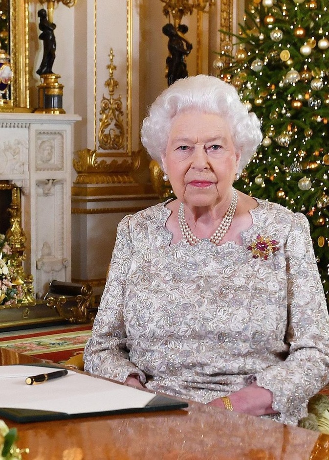 من هم أفراد عائلة الملكة الذين سيزورها في وندسور