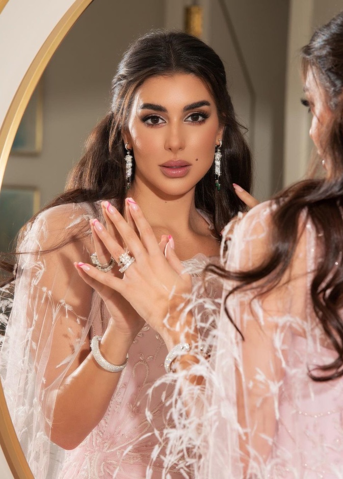 ياسمين صبري بمجوهرات كارتييه Cartier