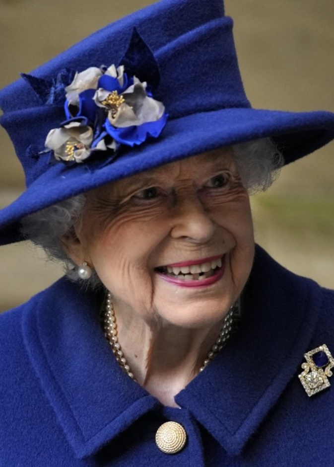 هناك 5 قواعد عليك اتباعها في حضور الملكة إليزابيث الثانية