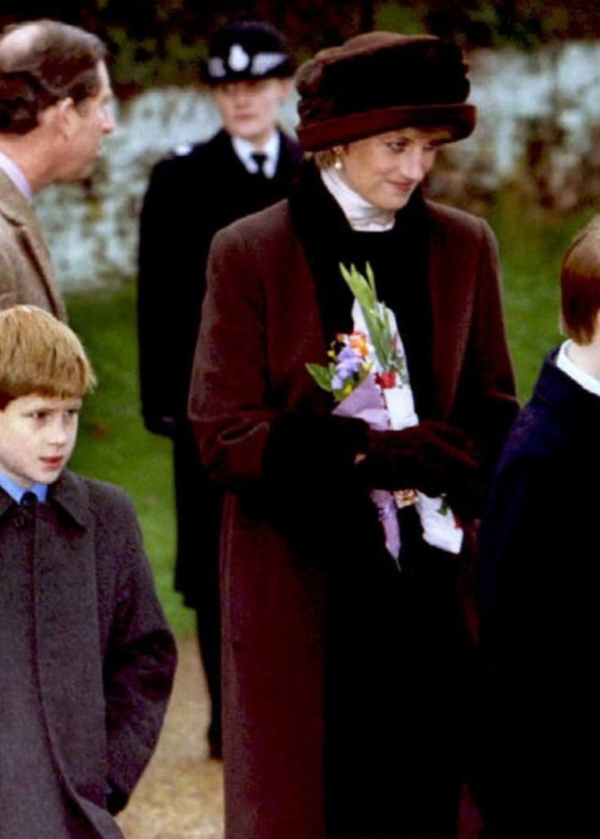 الأميرة ديانا مع العائلة المالكة البريطانية في عطلة نهاية العام