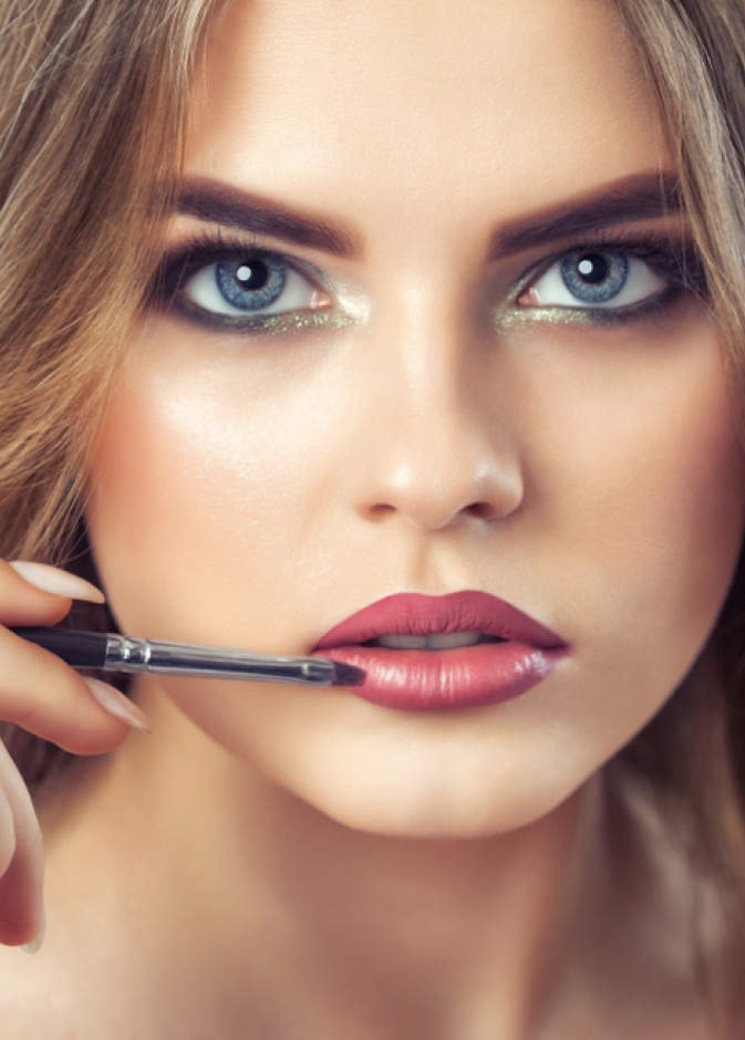 أبرز الاخطاء التي تمنعك من الحصول على مكياج مثالي