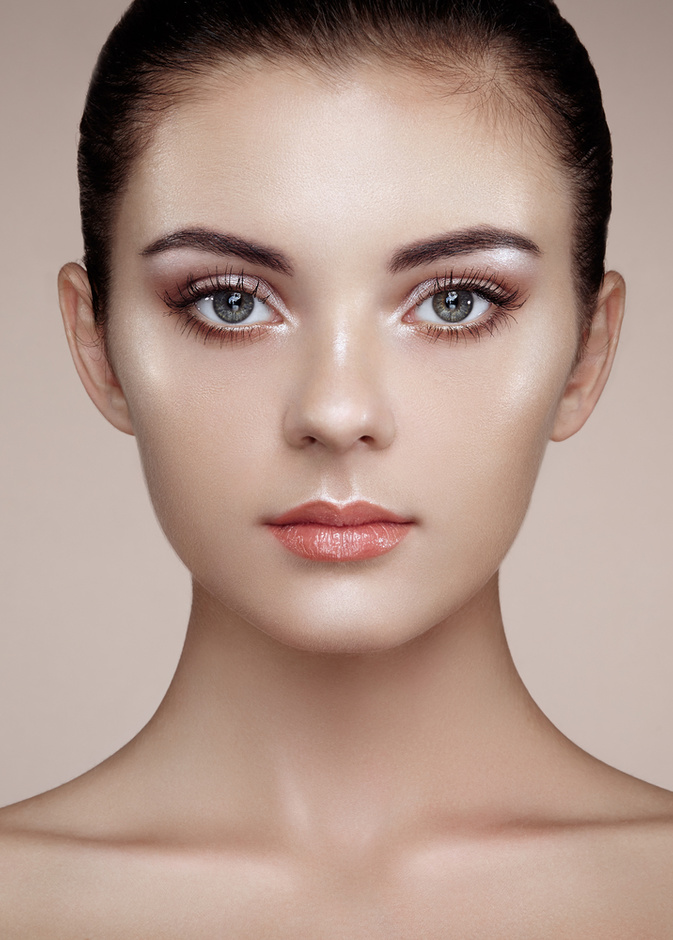  الاماكن الصحيحة لوضع الهايلايتر علي البشرة للحصول علي مظهر طبيعي