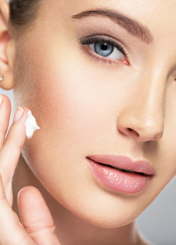 خطوات العناية بالبشرة قبل يومين من رأس السنة 2022