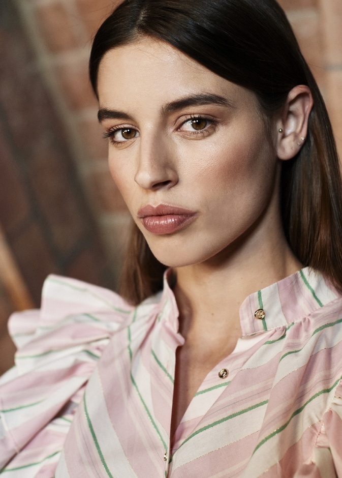 رسمات حواجب شتاء 2022 دائرية بأسلوب دار The Label Edition