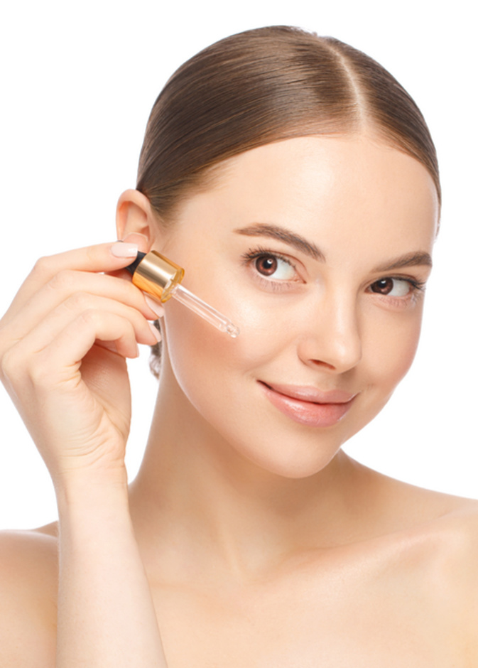 فوائد زيت الورد لتبييض وتوحيد لون البشرة في الشتاء