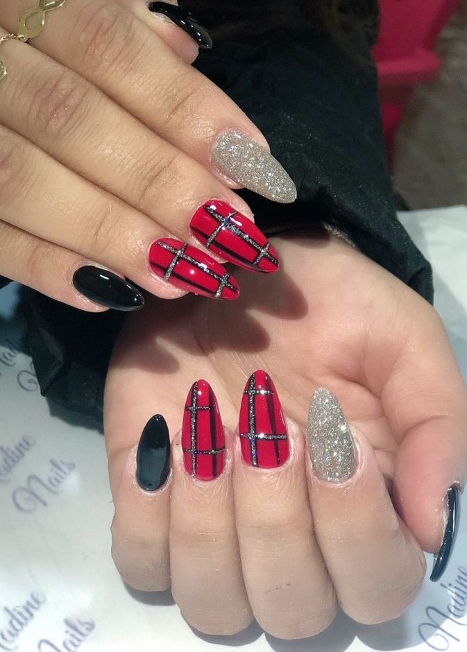 أجمل ألوان طلاء الأظافر لمناسبة رأس السنة 2022