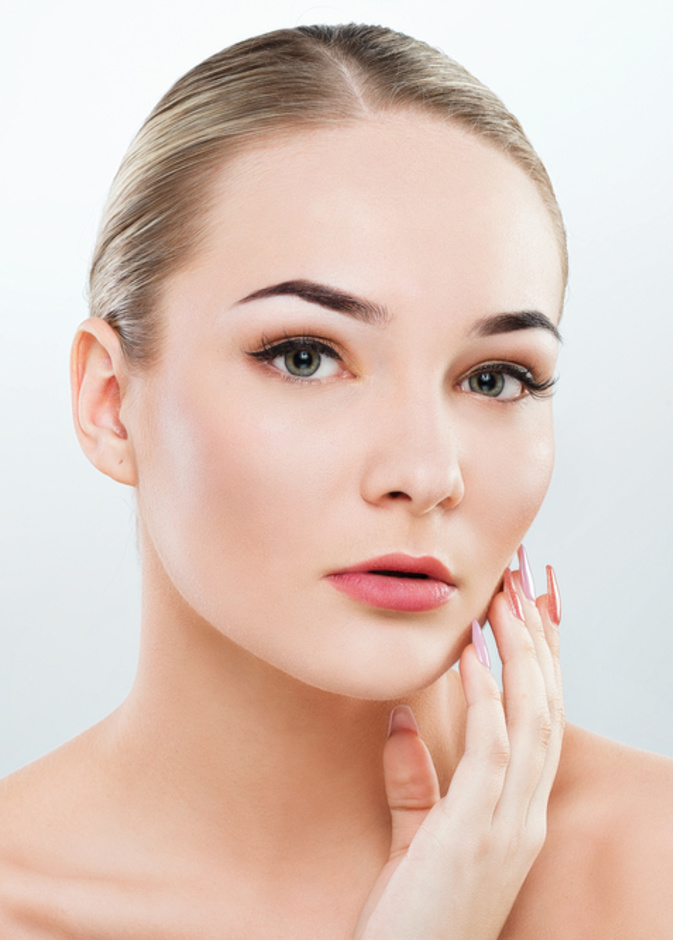 طريقة عمل ماسك الزبادي والنشا لتفتيح البشرة وعلاج التجاعيد