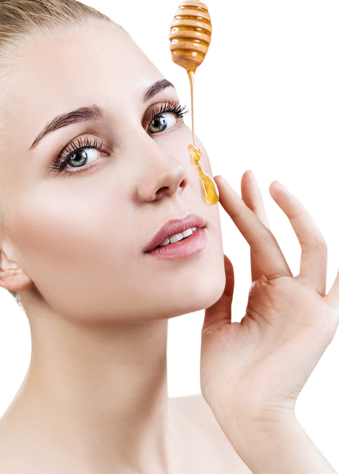 ماسكات طبيعية للوجه بخلطات العسل لبشرة نضرة في الشتاء