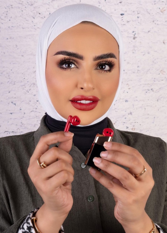 1 رئيسية مكياج سندس القطان - الصورة من حسابها على انستغرام