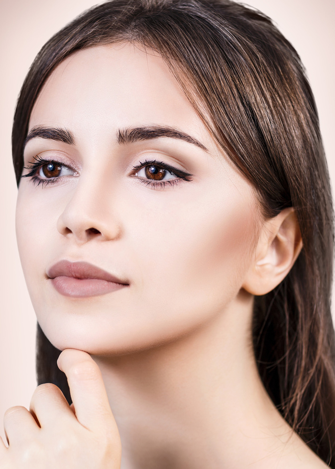 مكياج عيون بألوان هادئة لمناسبة نهاية عام 2021