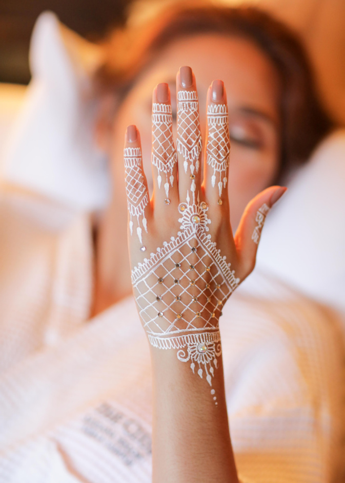 نقشات حناء باللون الابيض 