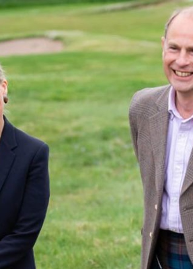 بطاقة نهاية العام للأمير إدوارد والكونتيسة صوفي