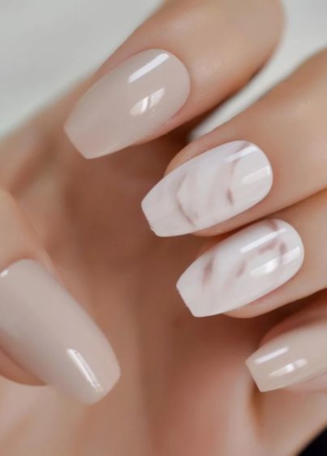 أفكار رائعة لطلاء أظافر العروس بالألوان المحايدة