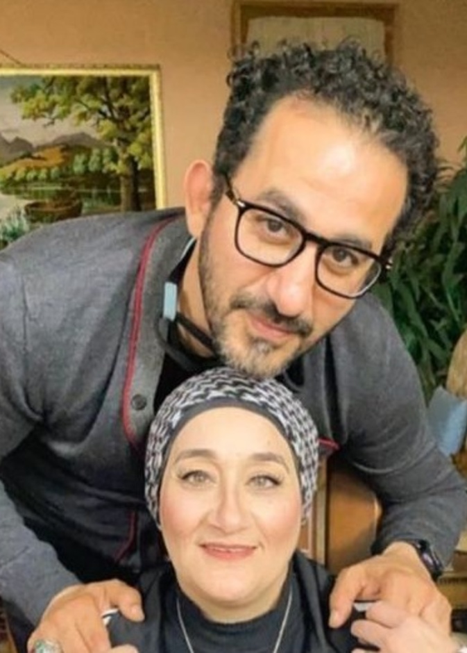 أحمد حلمي وشقيقته