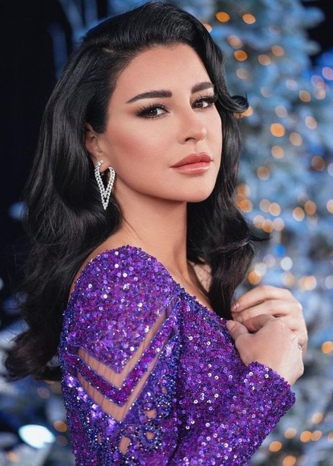 إطلالات جمالية ملفتة لسهرة رأس السنة 2022 من وحي أحدث اطلالات النجمات 2022