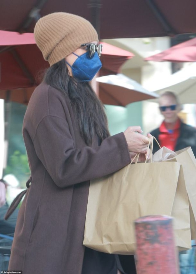 شاهدوا أحدث ظهور لميغان في رحلة تسوق جديدة