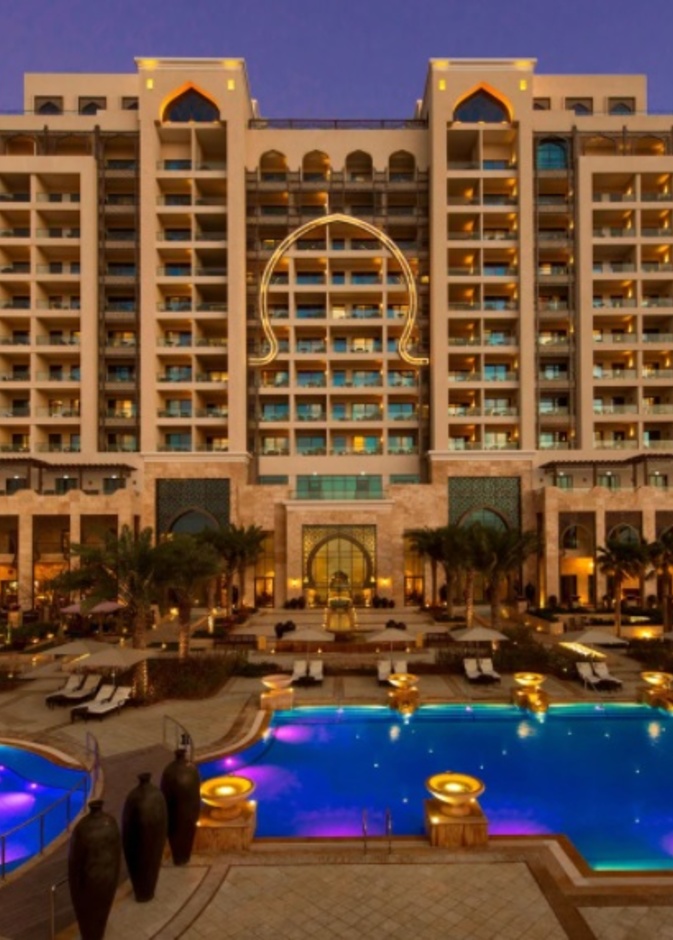 فندق عجمان سراي.. تجربة فاخرة للاستجمام في أحضانأح المياه الفيروزية للخليج العربي