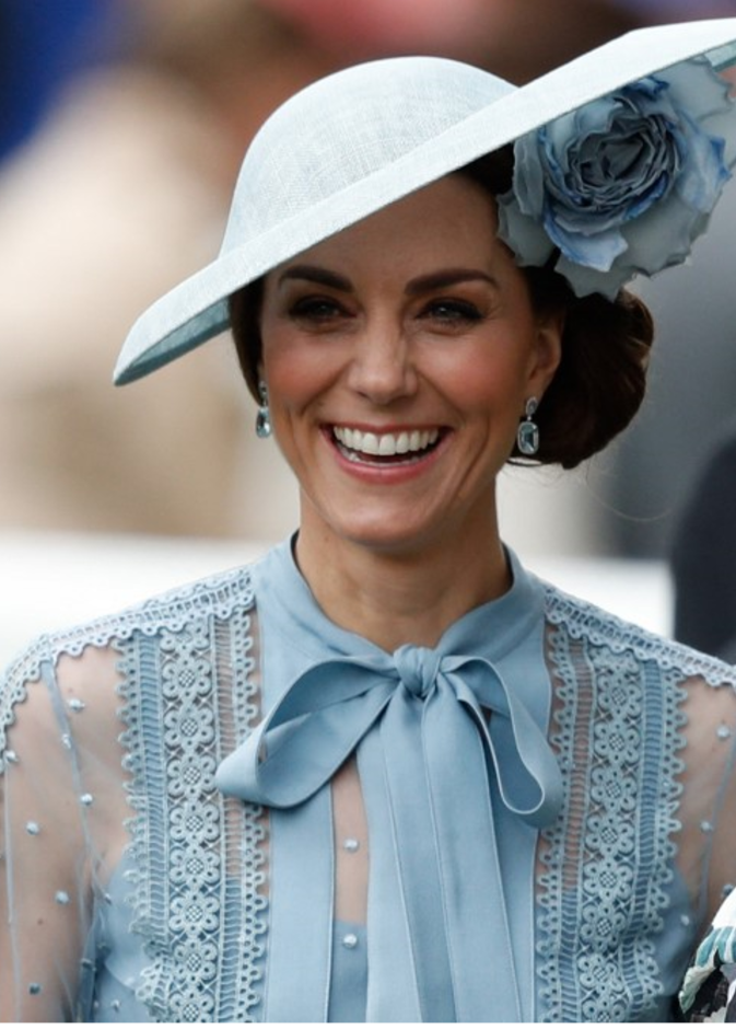 كيت ميدلتون ترتدي أحد مجوهراتها الملكية المرصعة بحجر التوباز 