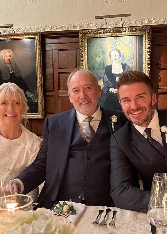 ديفيد بيكهام يحتفل بزواج والده