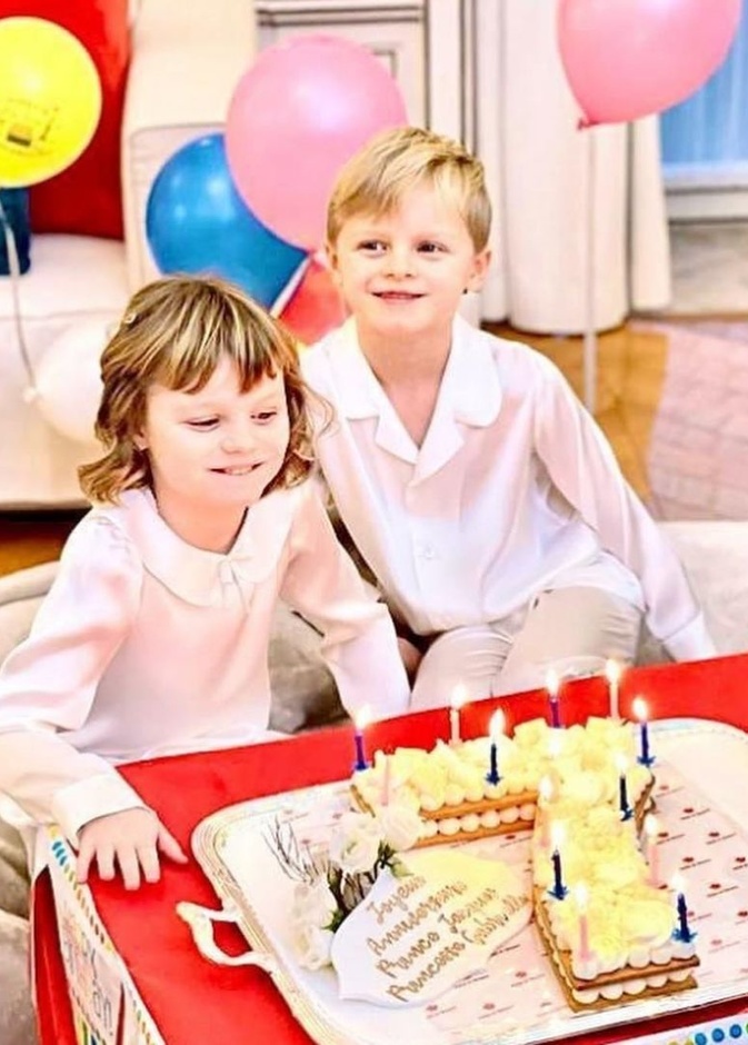الأميرة تشارلين تنشر صور لطفليها الأمير جاك والأميرة غابرييلا بمناسبة عيد ميلادهما السابع