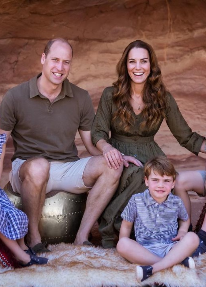 بطاقة التهنئة بأعياد الميلاد للعائلة المالكة البريطانية