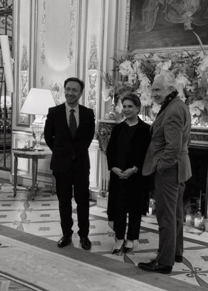 الدوقة الكبرى للكسمبورغ تحضر جلسة توقيع لكتابها الجديد في باريس