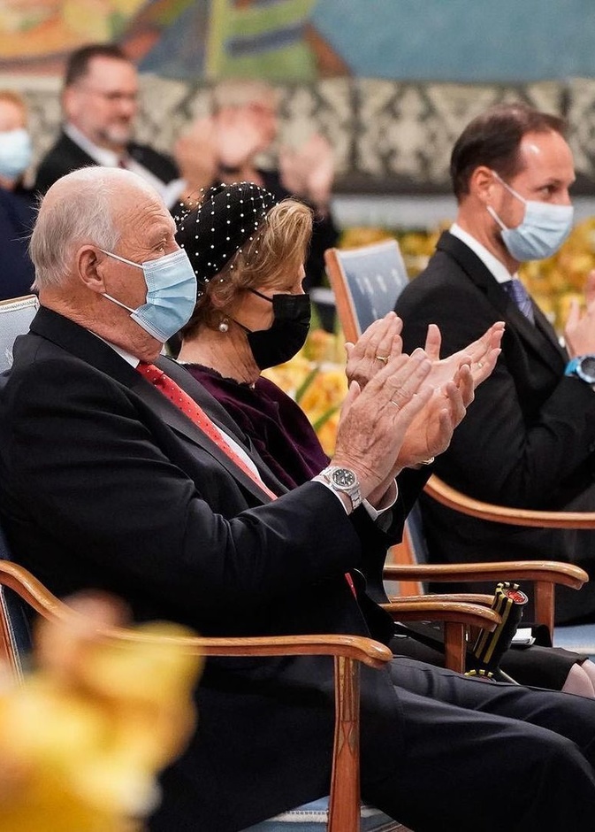 العائلة المالكة النرويجية في حفل تسليم جائزة نوبل للسلام 2021 في أوسلو