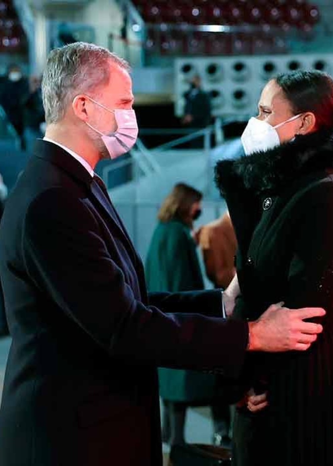 ملك وملكة إسبانيا ينعيان لاعب التنس الإسباني الشهير مانويل سانتانا