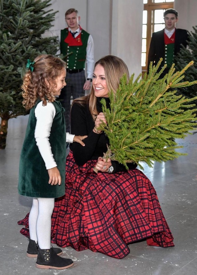 الأميرة مادلين وأطفالها يشاركون في مراسم خاصة بالقصر الملكي