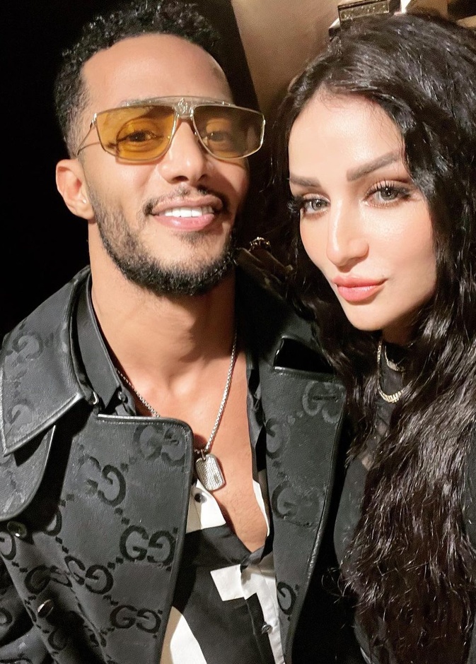محمد رمضان يحتفل بعيد زواجه برومانسية : "9 سنين حب ونجاح واستقرار"