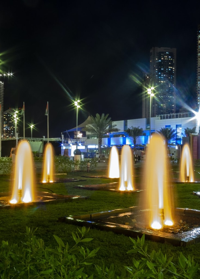 أفضل مواقع مشاهدة عروض الألعاب النارية في ليلة رأس السنة في عجمان والشارقة