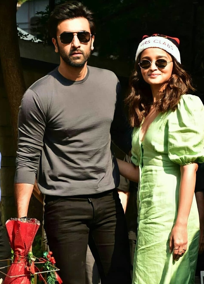 عائلة كابور تقيم حفل غدائها السنوي