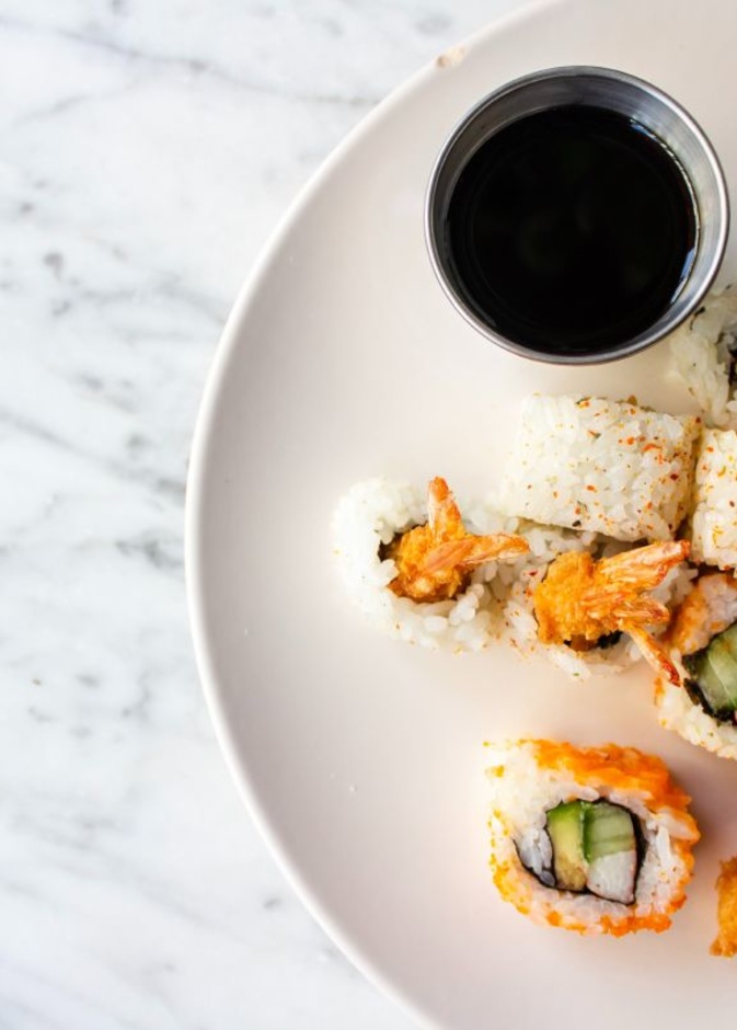 كيف يحمي تناول السوشي من فيروس كورونا