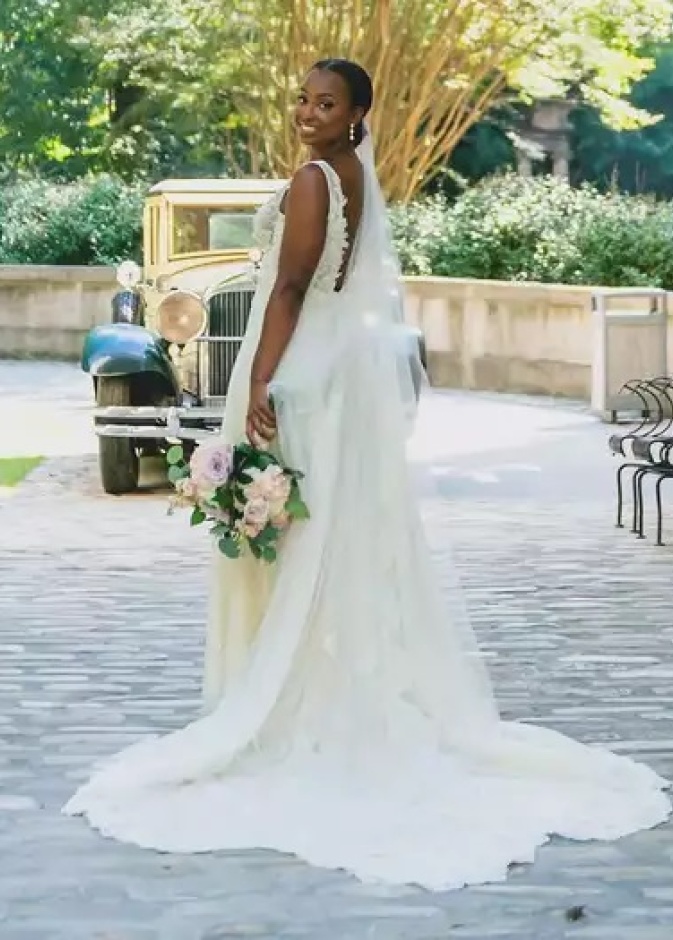 ماذا فعلت العروس بفستان زفاف والدتها من الثمانينيات ؟