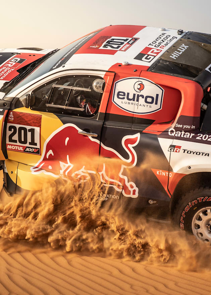 سيارات رالي داكار تصل ميناء جدة السعودي