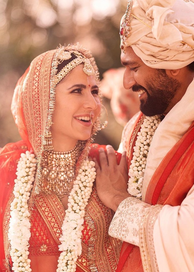 كاترينا كيف تنشر الصور الأولى من حفل زفافها على فيكي كوشال وتتلقى التهاني من نجمات بوليوود