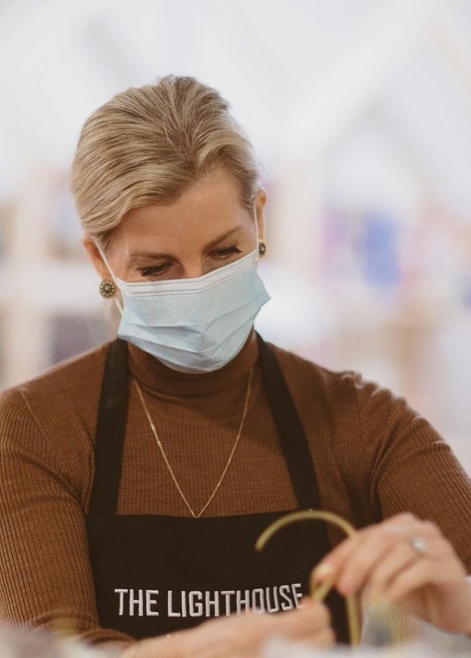 كونتيسة وسكس تشارك في إعداد طرود طعام أعياد الميلاد للأطفال