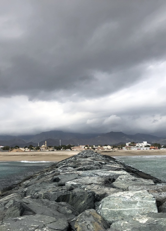 أجواء بحرية خلابة يصادفها الزوار في شاطئ كلباء-المصدرababyahya50 