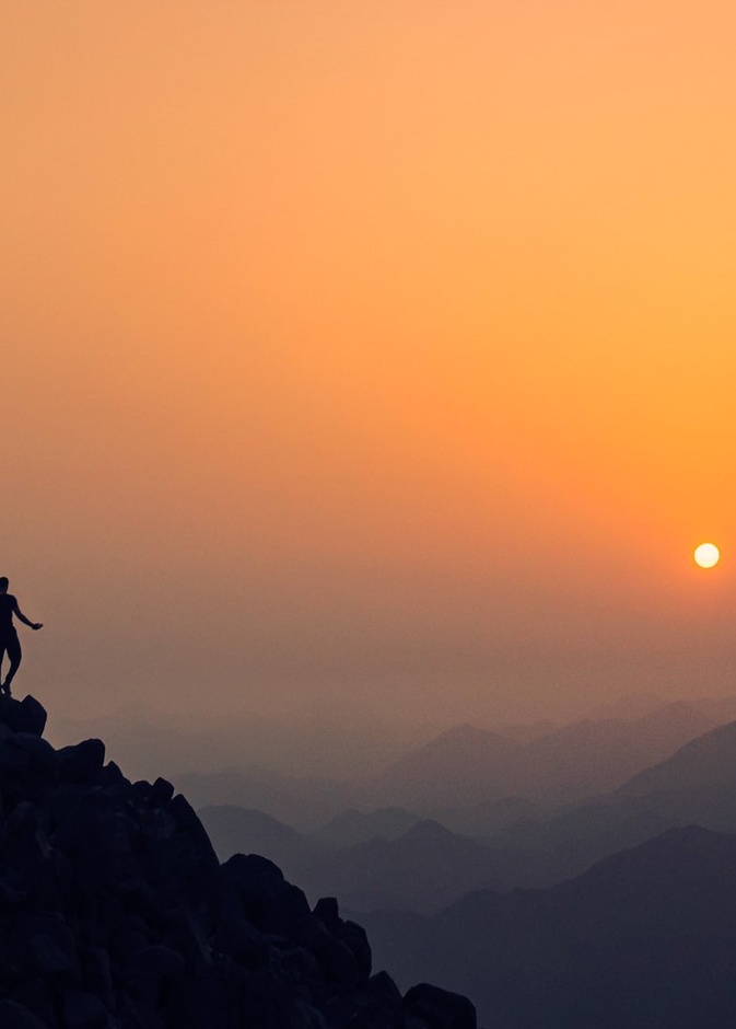 أجواء طبيعية خلابة من فوق قمم جبال وادي الحلو - المصدر @Salemsarhan11.