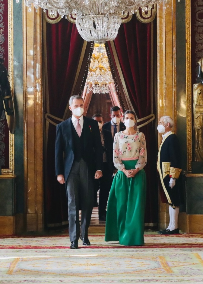 أحدث إطلالات الملكة ليتيزيا بفستان لحماتها الملكة صوفيا من عام 1977 بعد إعادة تدويره