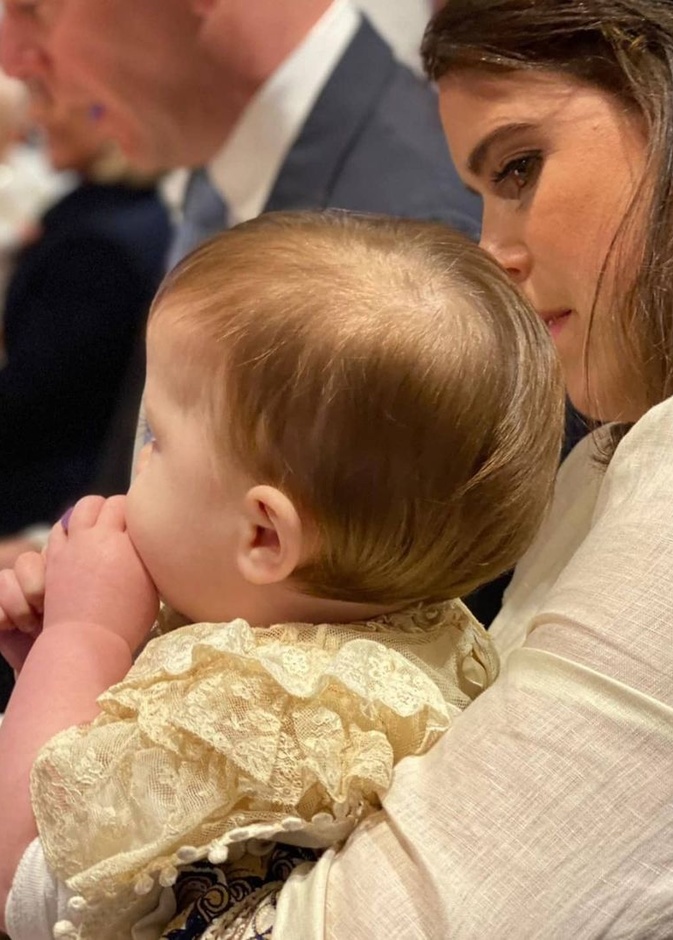 الأميرة يوجين تنشر صورة لم تنشر من قبل لطفلها أوغست