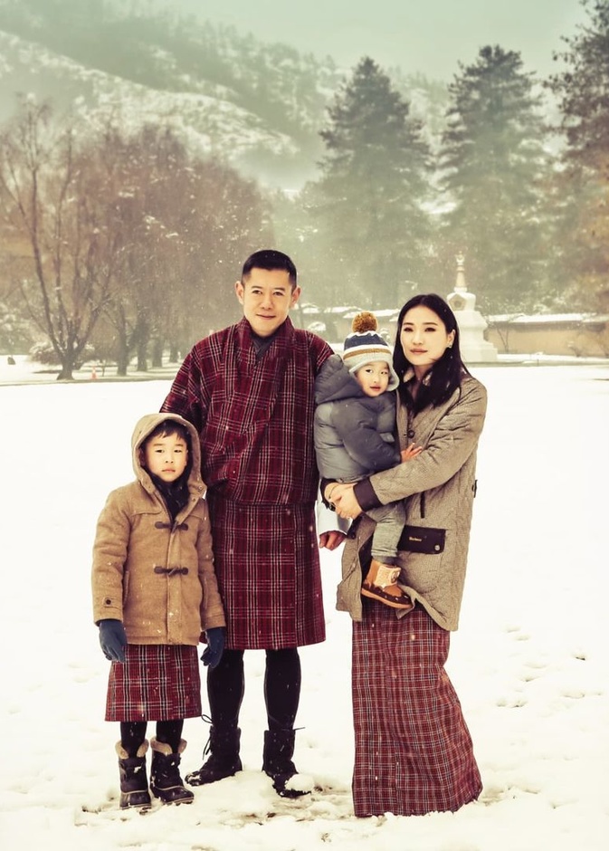 العائلة المالكة في بوتان تصدر صورة جديدة لشهر يناير 2022