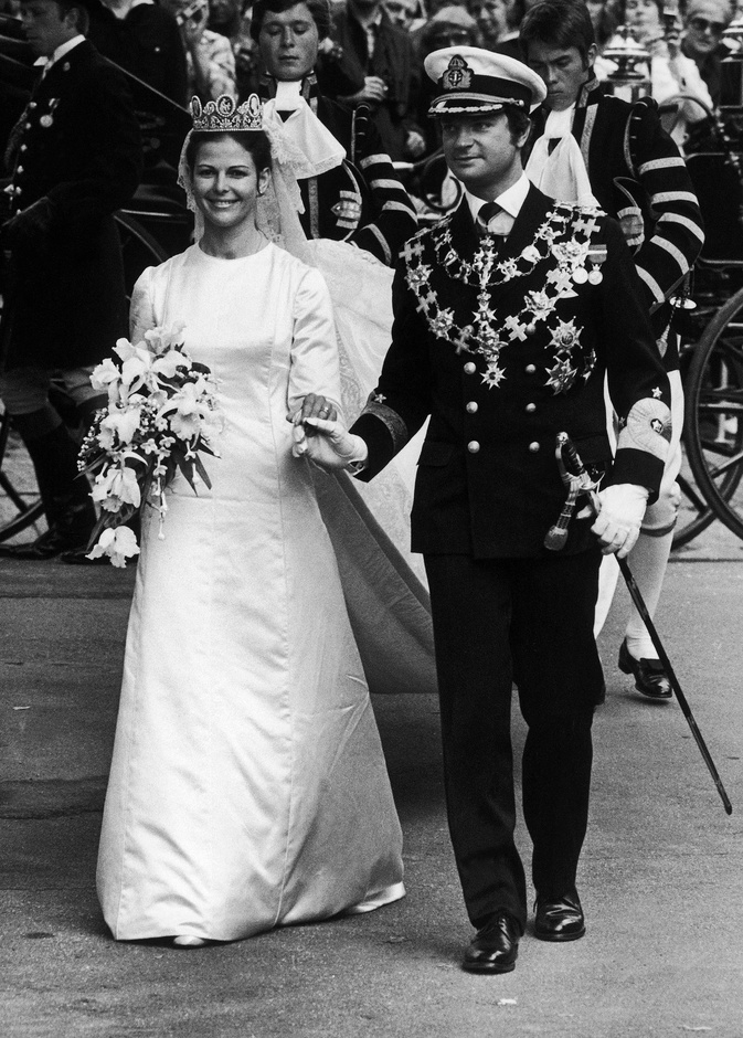 الملكة سيلفيا زوجة ملك السويد بفستان الزفاف