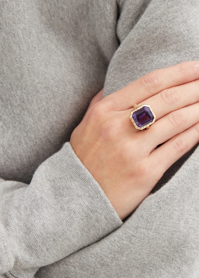 تألقي بمجوهرات من حجر الجمشت حجر مواليد فبراير