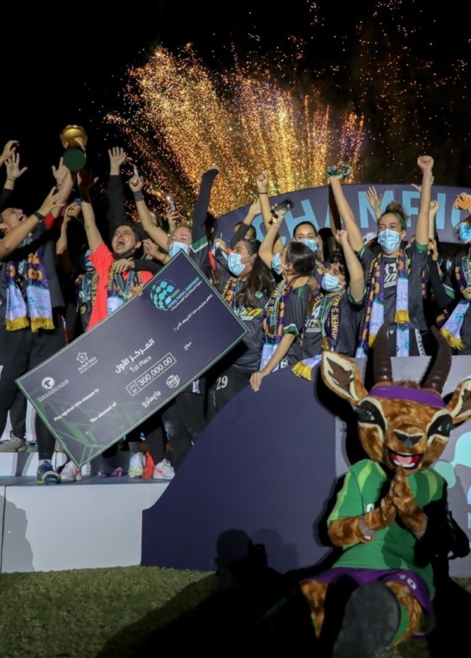 تتويج فريق "المملكة النسائي" في نهائي بطولة المملكة لكرة القدم للسيدات في نسختها الأولى