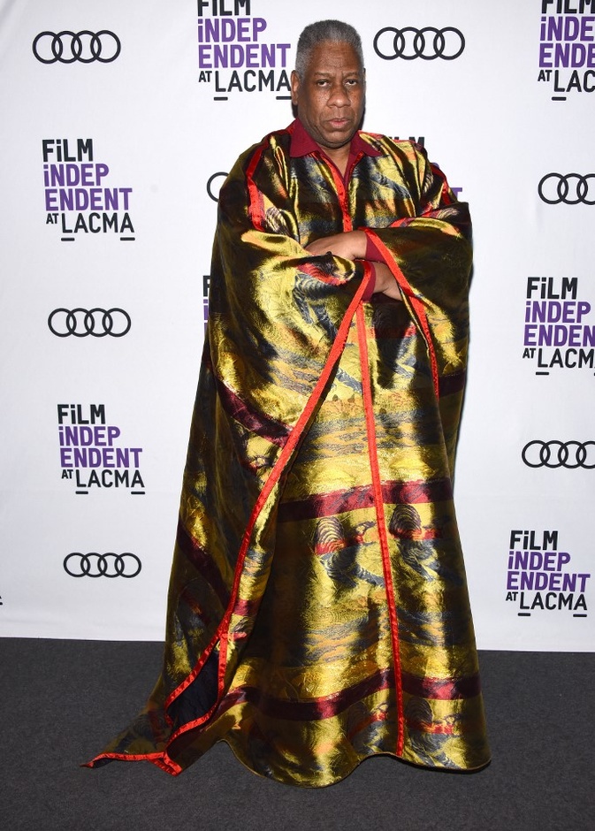 تميّز بتعليقاته اللاذعة وإطلالاته الفريدة بالقفطان