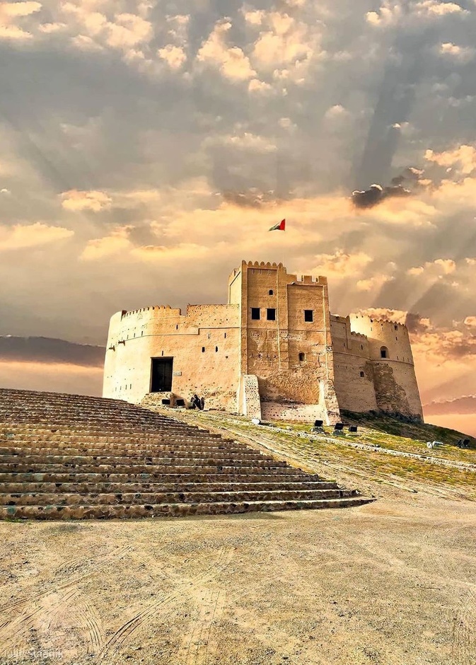 شموخ قلعة الفجيرة - المصدر @fuj8888.