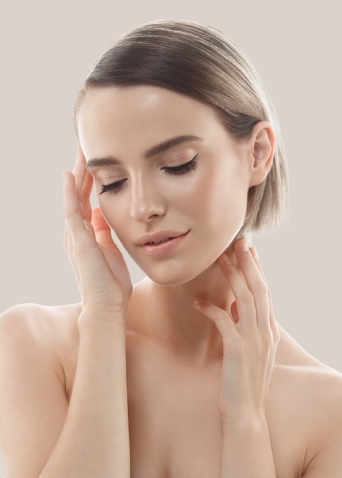  التقشير الكيميائي محلولاًيساعد على إزالة طبقات الجلد ويكشف عن جلد أكثر شباباً تحته