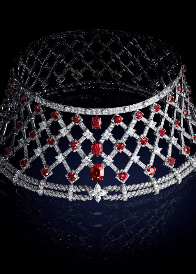 عقد من لويس فويتون  Louis Vuitton