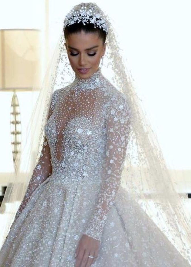 فساتين زفاف بأكمام طويلة مستوحاة من إطلالات النجمات